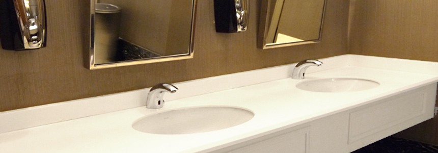 ИНТЕРХИМ 703 PLUS - Усиленное средство очистки поверхностей в санитарных помещениях